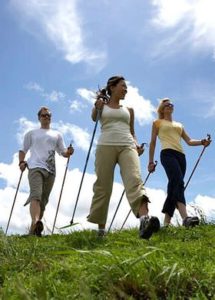 nordic walking camminata con bastoni a chamois